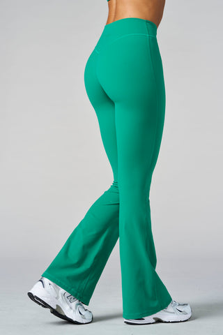 W2279 Buttersoft Scrunch Band Flare Leggings (short)