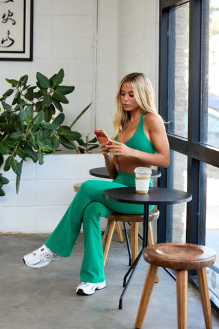 W2279 Buttersoft Scrunch Band Flare Leggings (short)